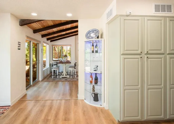 Country Club Location With Stunning Red Rock Views Holiday home *