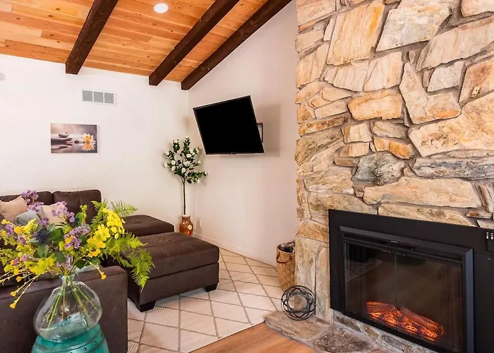 Country Club Location With Stunning Red Rock Views Holiday home *