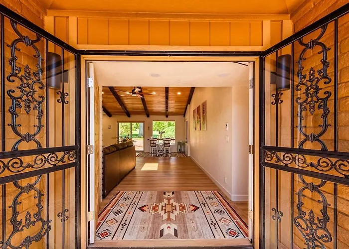 Holiday home Country Club Location With Stunning Red Rock Views *
