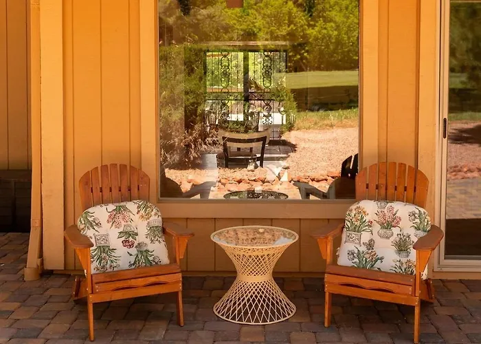 Country Club Location With Stunning Red Rock Views