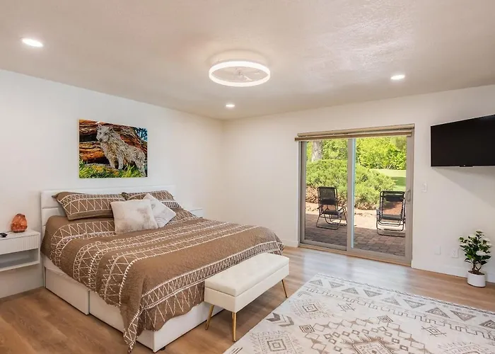 Country Club Location With Stunning Red Rock Views *