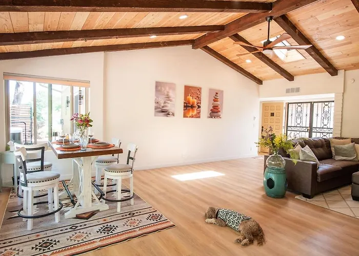Country Club Location With Stunning Red Rock Views *