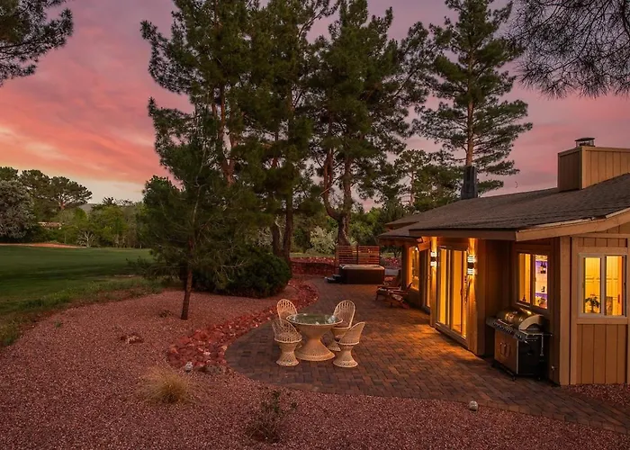 Country Club Location With Stunning Red Rock Views Holiday home *